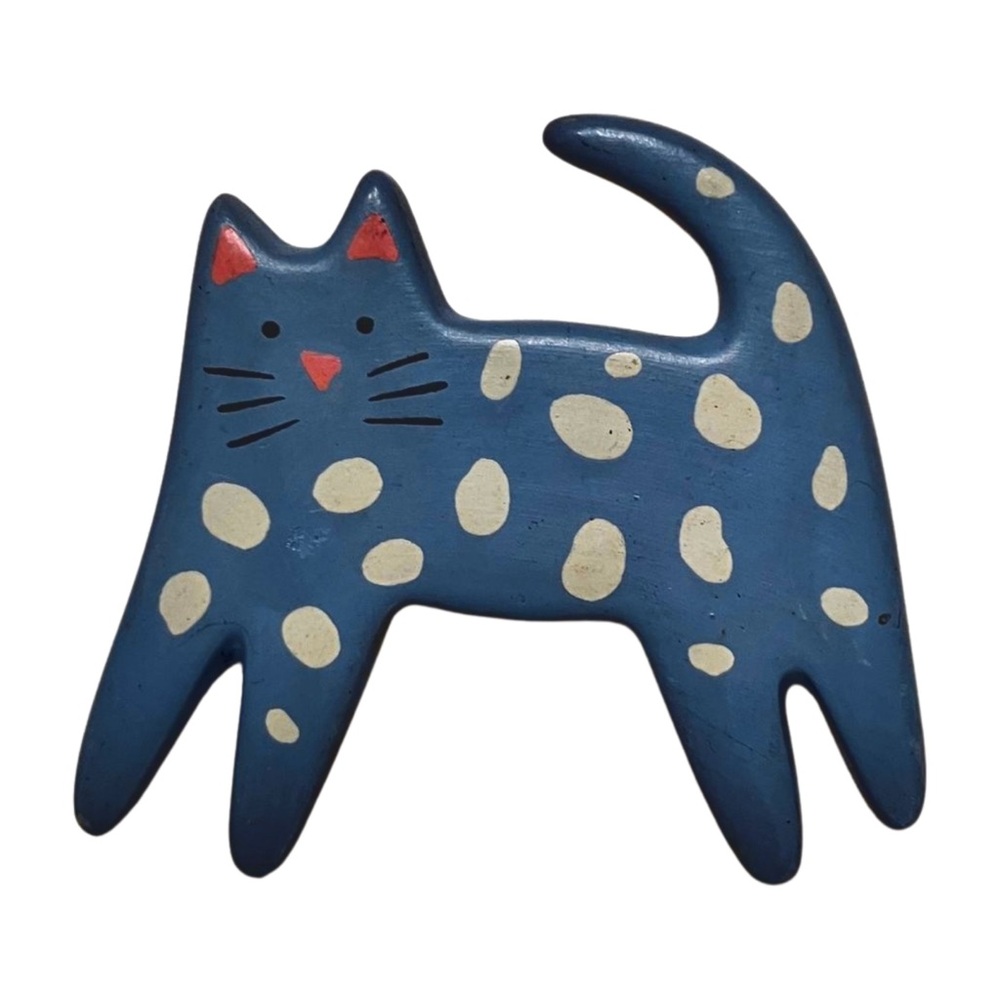 Periwinkle Cat Brooch. Fun vintage jewelry.